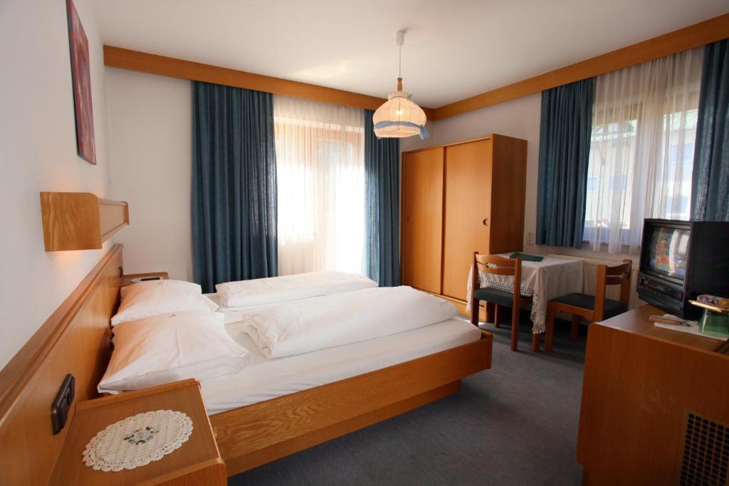 Brixana Hotel Brixen im Thale Bilik gambar