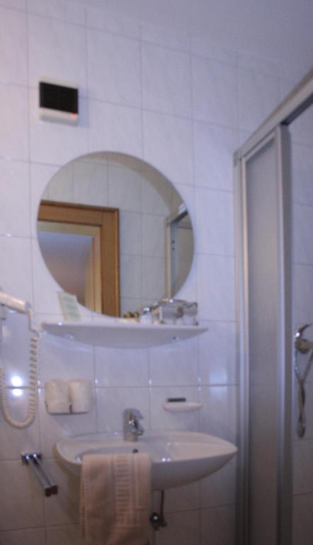 Brixana Hotel Brixen im Thale Bilik gambar